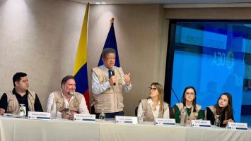 Leonel Fernández inicia trabajos de misión electoral de la OEA en Colombia previo a elecciones presidenciales