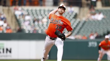 Orioles vencen por blanqueada a los Yankees