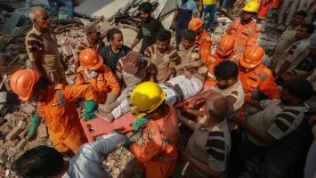 Al menos seis muertos por el colapso de un edificio comercial en Nueva Delhi