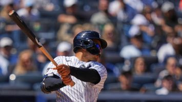 Yankees doblegan a Rangers y ganan por sexta vez en siete juegos