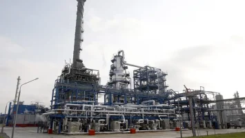 El brent sube un 3,35 % ante la falta de avances en la reapertura del estrecho de Ormuz