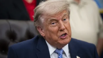 Gobierno Trump medita bloquear entrada de extranjeros en aeropuertos de ciudades santuario