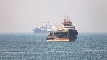 Irán niega que ningún buque haya cruzado Ormuz como asegura EE.UU.