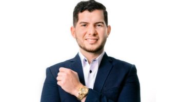 Dominicano se destaca en EE. UU. por su impacto en la reparación de crédito para la comunidad hispana