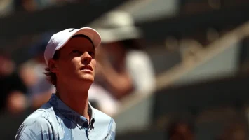 Sinner se desploma en Roland Garros