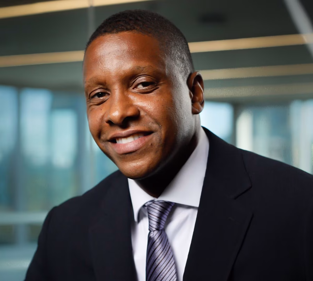 Masai Ujiri es contratado como director general de los Mavericks