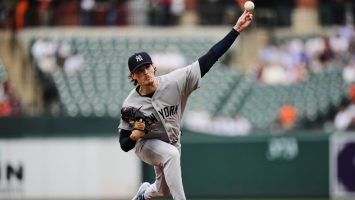 Max Fried abandona apertura ante los Orioles por una aparente lesión