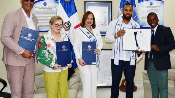 Comisión del Desfile Dominicano de New Jersey visita la UASD Recinto Barahona