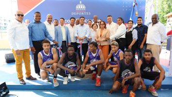 Ministro Kelvin Cruz inicia construcción del techado multiuso de Matanzas