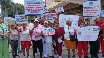 Residentes de Villa Duarte protestan para exigir obras