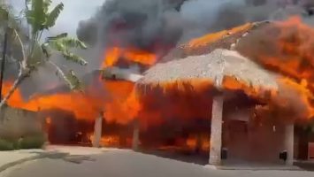 Incendio en Bayahíbe Pone en Alerta a Argentina: Cien Ciudadanos Reciben Asistencia Consular en la RD