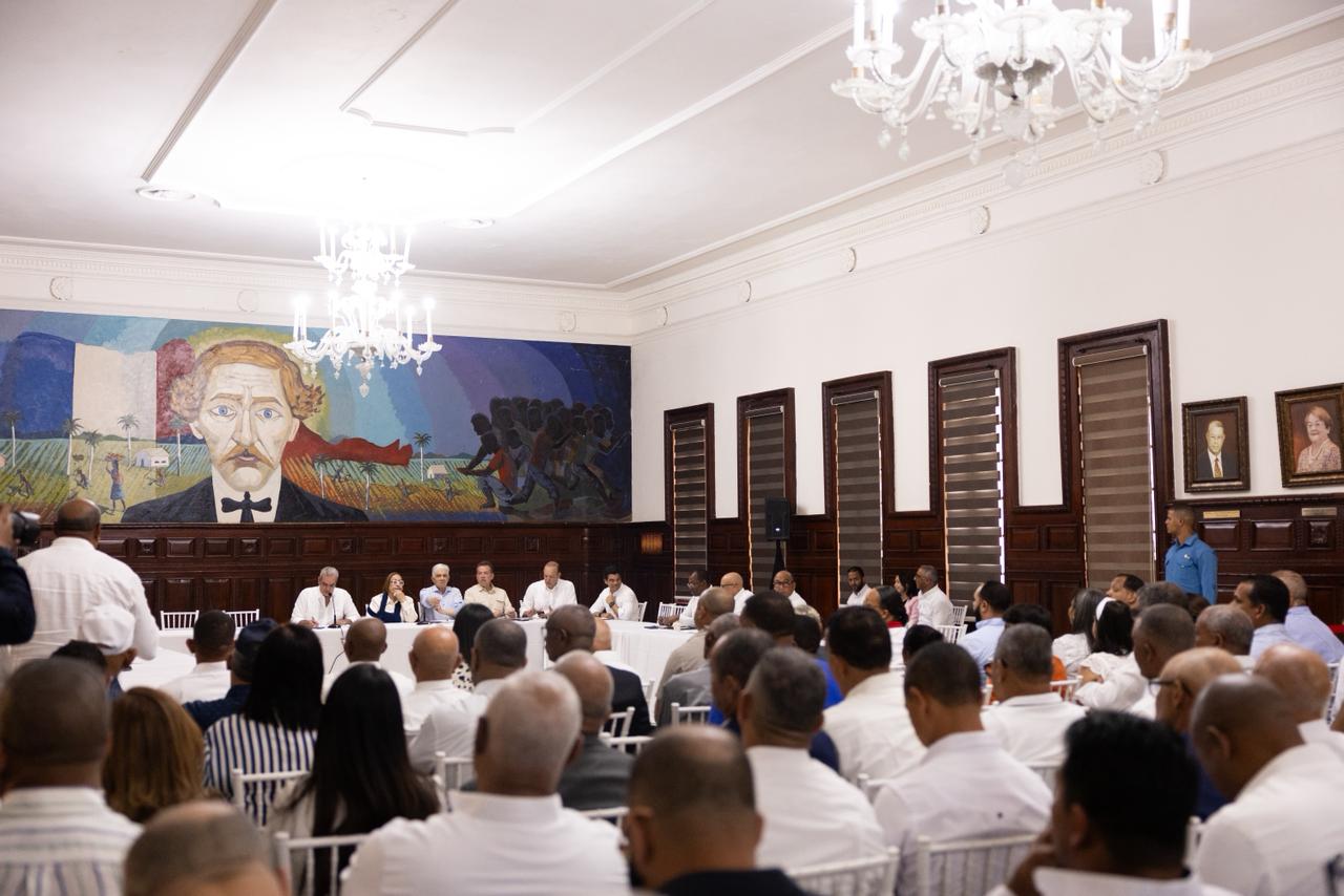Abinader encabezará este domingo Consejo de Ministros en Santiago para evaluar desarrollo provincial (2)