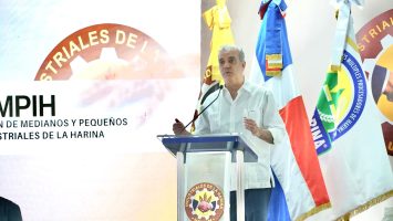 Abinader reafirma apoyo a industriales de la harina para mantener precios del pan