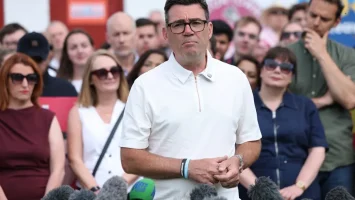 El exalcalde Burnham va por el liderazgo laborista