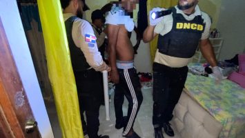 DNCD apresa hombre con drogas y dos armas de fuego en Higüey