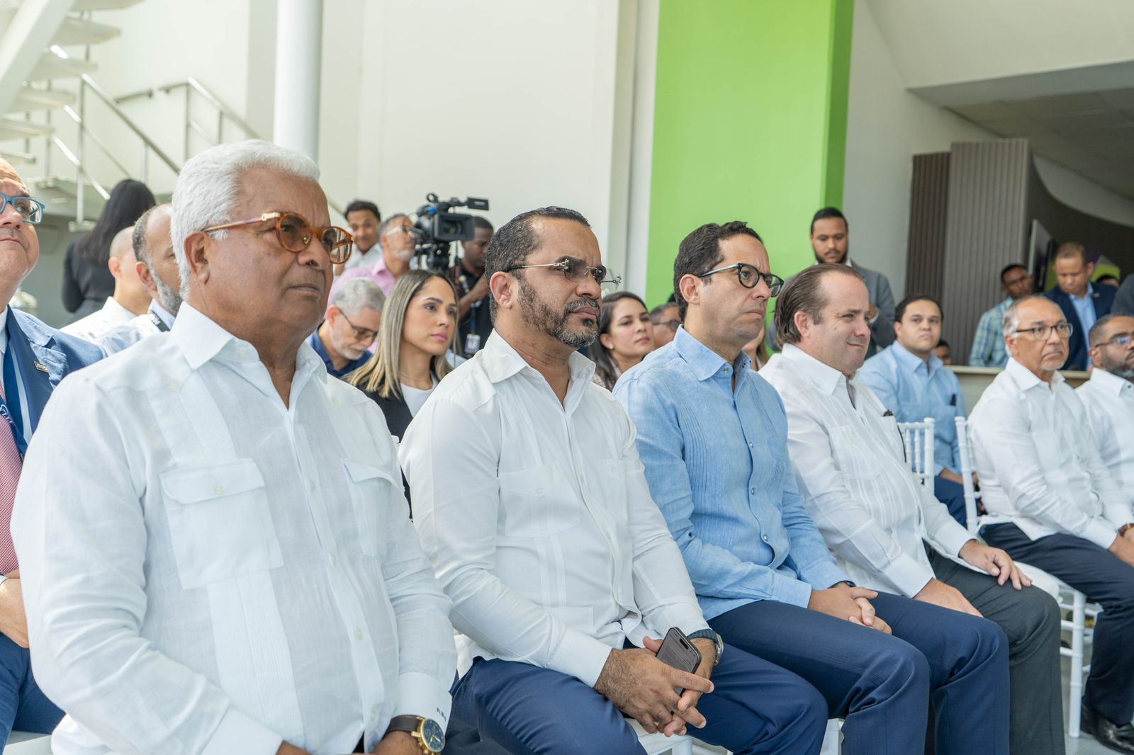 Autoridades durante actividad en Centro de Excelencia en Inteligencia Artificial de la República Dominicana (CEIA-RD). (Foto: ITLA)