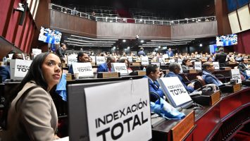 Entre carteles y fuertes críticas, oposición advierte que paquete fiscal hará pagar la crisis al pueblo