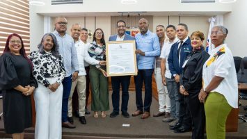 Concejo de Regidores de La Romana distingue a Benny Metz