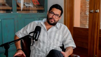Óscar Martínez denuncia más de 500 muertes en cárceles de El Salvador y asegura que Bukele gobierna como un dictador