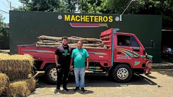 Ejército retiene camión con 125 postes de cambrón 