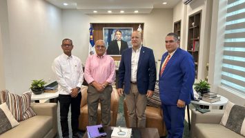 Directivos de la Cruz Roja presentan proyectos com