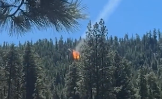Piloto sale ileso tras eyectarse antes de que un F-18 se estrellara en zona forestal de Washington
