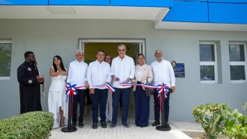 Abinader entrega remozamiento general y moderna área de Emergencia del hospital municipal de Cevicos