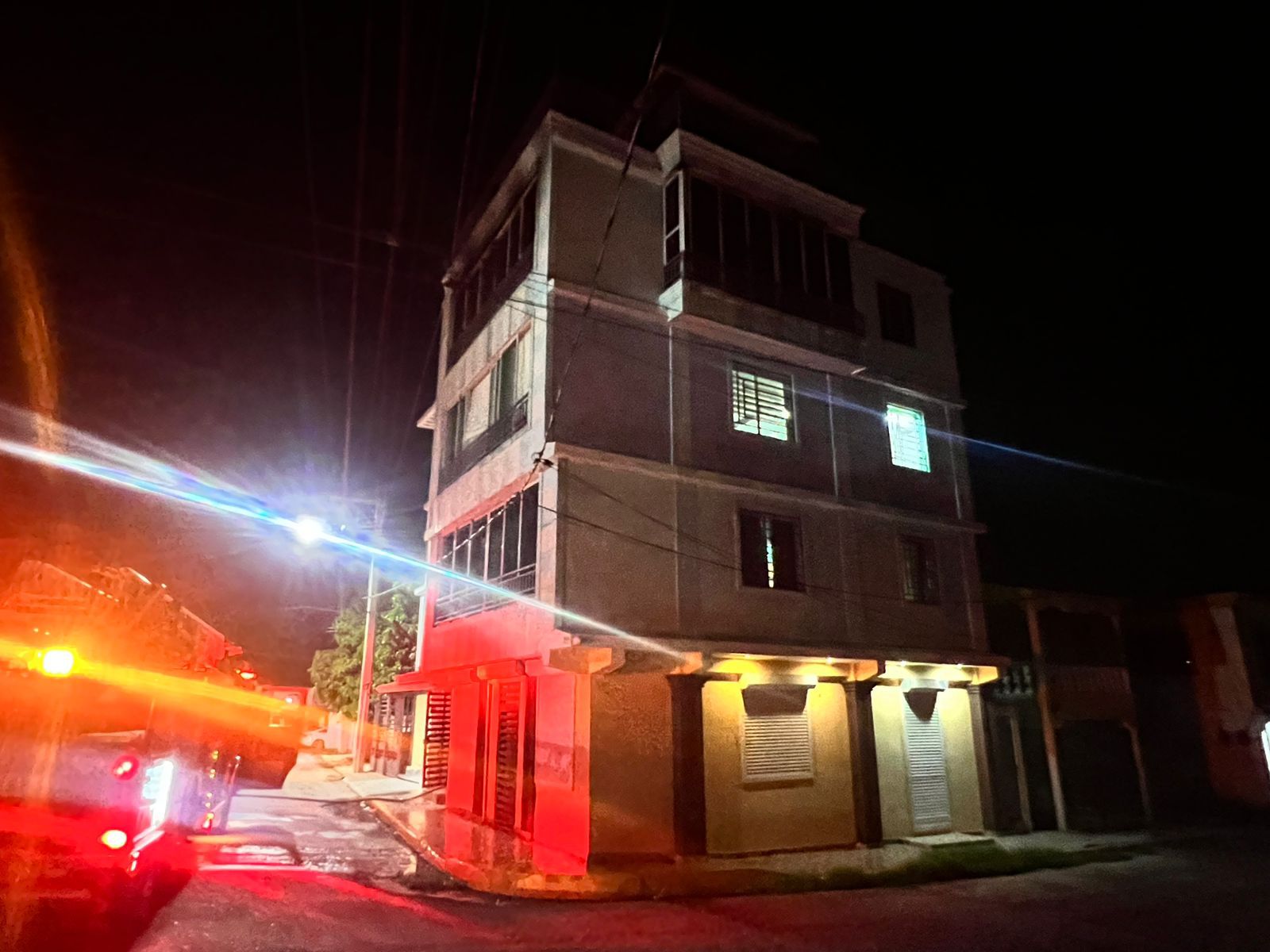 Fallece niña de 9 años y tres adultos sufren quemaduras durante incendio en Barahona (1)