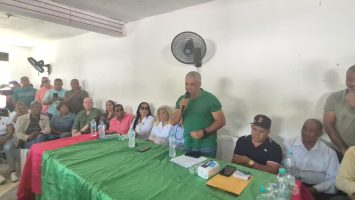 Fuerza del Pueblo juramenta 135 nuevos miembros provenientes del PLD y PRM en Enriquillo