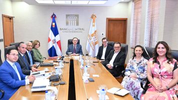 Economía en RD crecería entre 3.5 % y 4 % en 2026, afirmó Valdez Albizu durante visita de Citibank