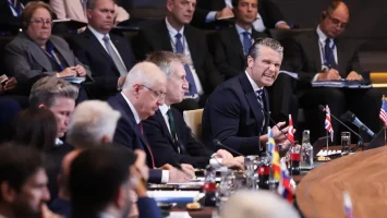 EE.UU critica aliados que no le ayudaron en Irán y revisará presencia militares y bases en Europa