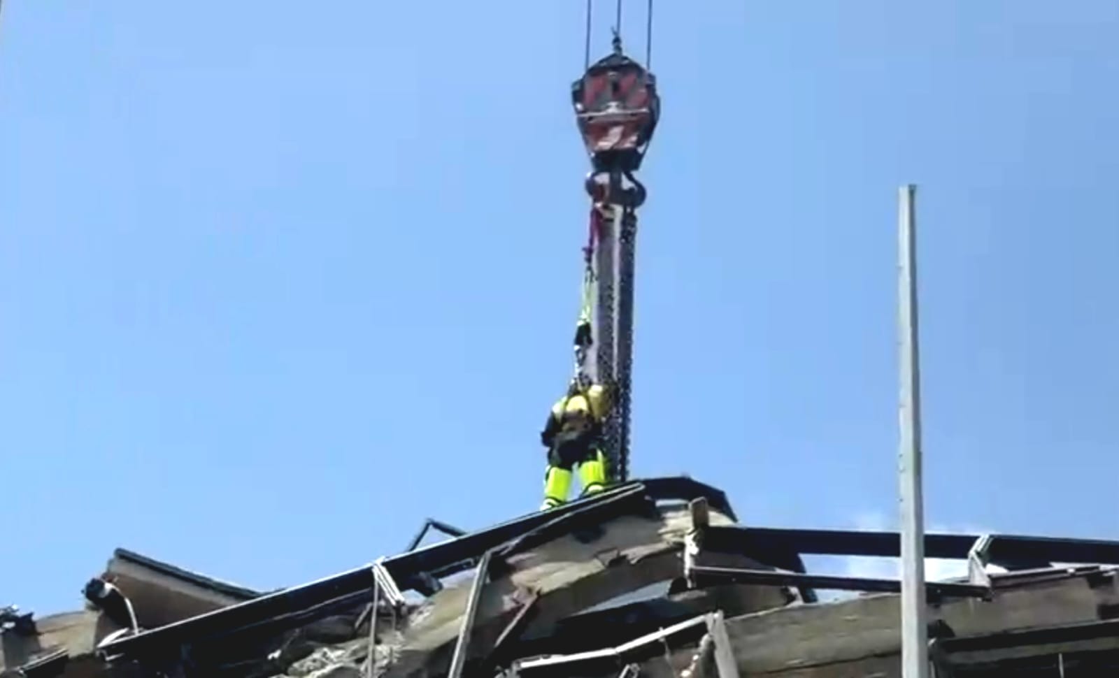 Héroes dominicanos arriesgan sus vidas en Venezuela durante labores de rescate y salvamento (4)