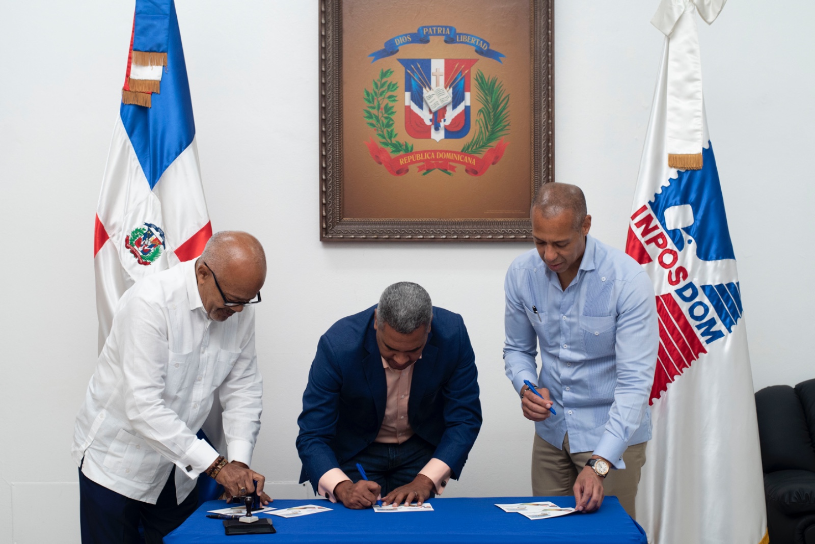 Inposdom emite sello conmemorativo por los 50 años de relaciones entre RD y Guyana (1)
