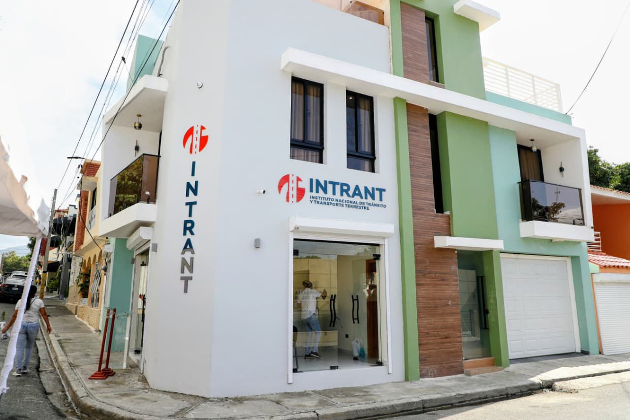 Intrant inaugura primera oficina de licencias de conducir en San José de Ocoa (2)