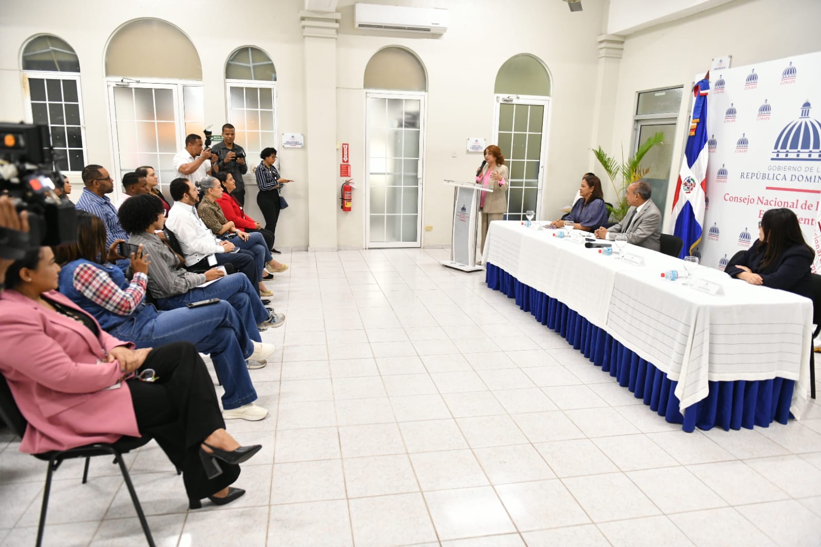 JCE y Conape inician jornada de cedulación para más de 4,700 adultos mayores (3)