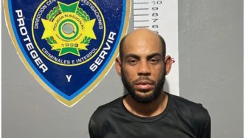 Policía apresa en flagrante a “Tito La Brega” tras asaltar a dos mujeres en el área monumental de Santiago