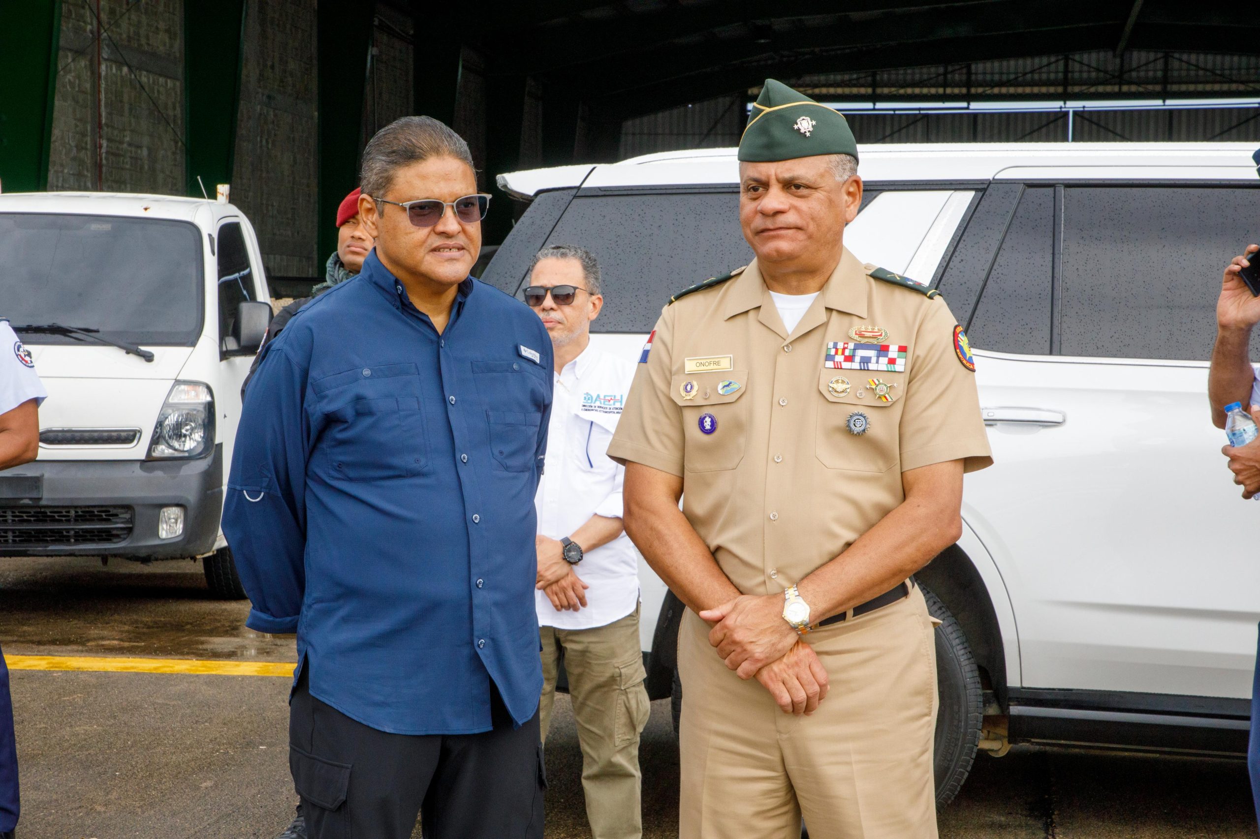 Juan Manuel Méndez y teniente General Carlos Antonio Fernández Onofre (Foto: MIDE)