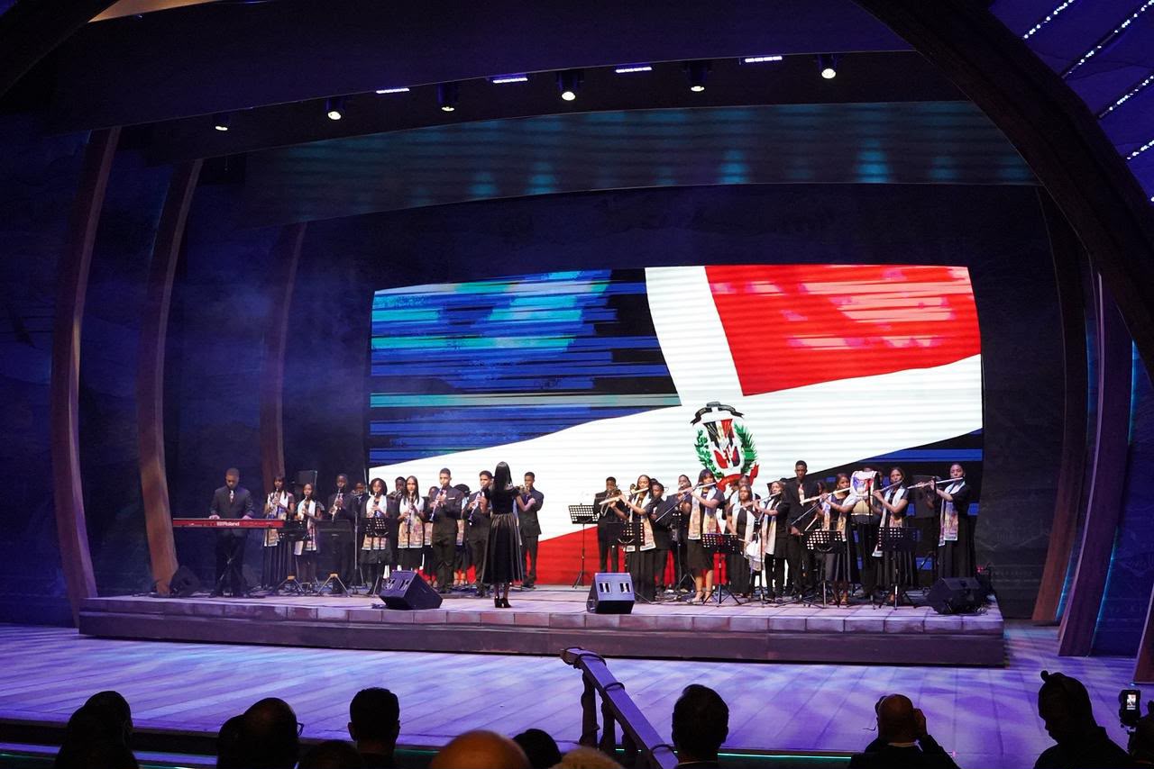 Luis Miguel De Camps inaugura muestra nacional de la Modalidad en Artes en el Teatro Nacional (2)
