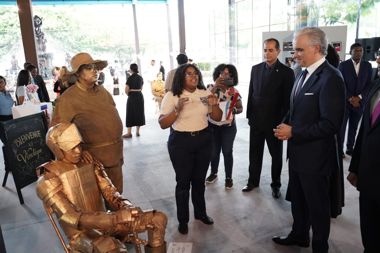 Luis Miguel De Camps inaugura muestra nacional de la Modalidad en Artes en el Teatro Nacional