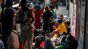 Venezolanos y haitianos en EE. UU. renuevan lucha por el TPS tras sismos y fallo del Supremo