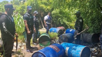 Ministerio Público desmantela fábrica clandestina de alcohol casero en Azua