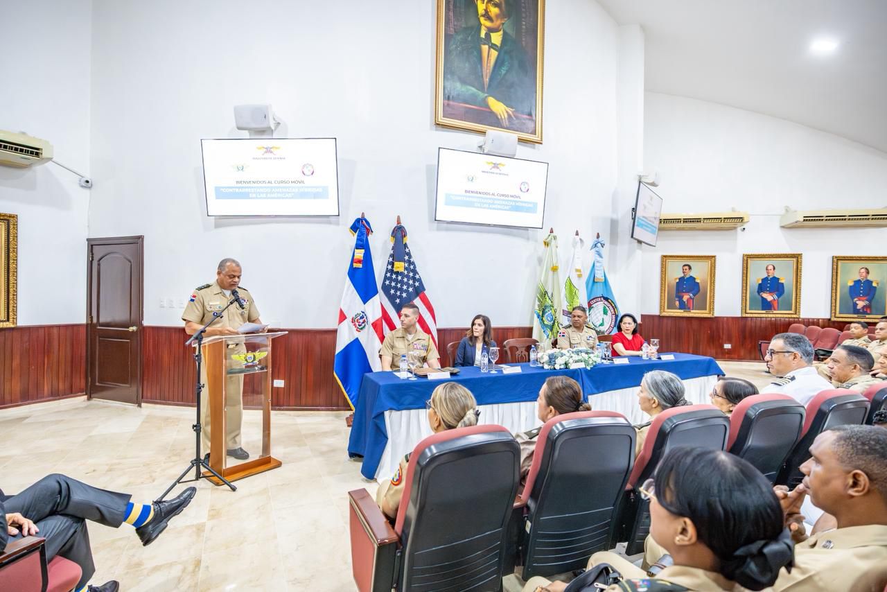 Ministerio de Defensa inaugura seminario internacional sobre amenazas híbridas y seguridad hemisférica (3)
