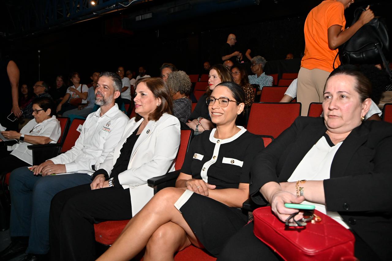 Personalidades durante presentación de lacampaña Unlocked (Foto: Félix Lara/ El Nuevo Diario)