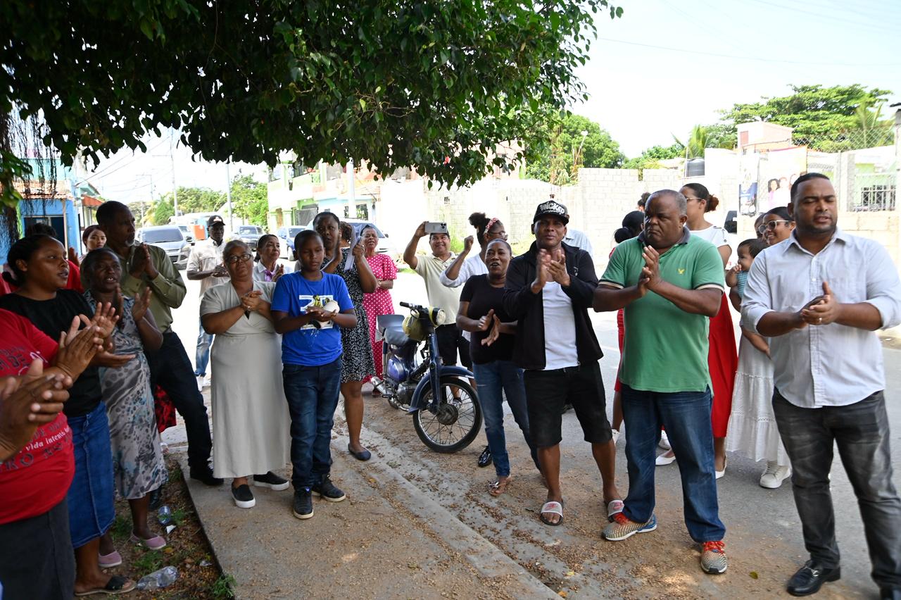 Protesta de residentes de Brisas del Este (Foto: Félix Lara/ El Nuevo Diario)