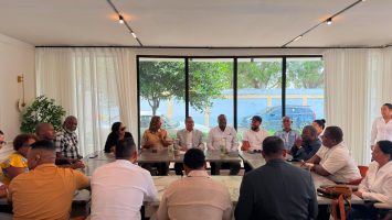 Senador Pedro Tineo fortalece el diálogo para impulsar soluciones en Monte Plata