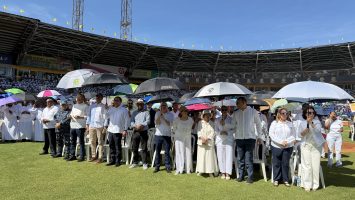 Cientos de feligreses celebran el Corpus Christi en el Estadio Cibao de Santiago