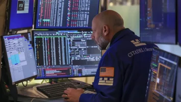 Wall Street se dispara y el Nasdaq sube un 2 %, tr
