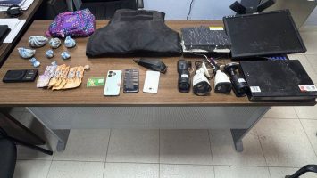 Desmantelan presunta estructura criminal en San Juan; seis personas fueron arrestadas durante allanamiento