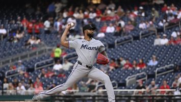 Sandy Alcántara recupera su mejor forma y Marlins dividen con los Rays