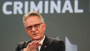 El 85 % de las redes criminales en la UE opera con empresas legales, alerta Europol